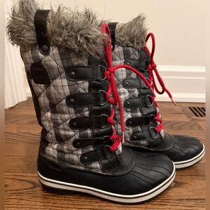 Sorel Joan of Arc Plush Faux-Fur Winter Boots in Black and White Size 8.5